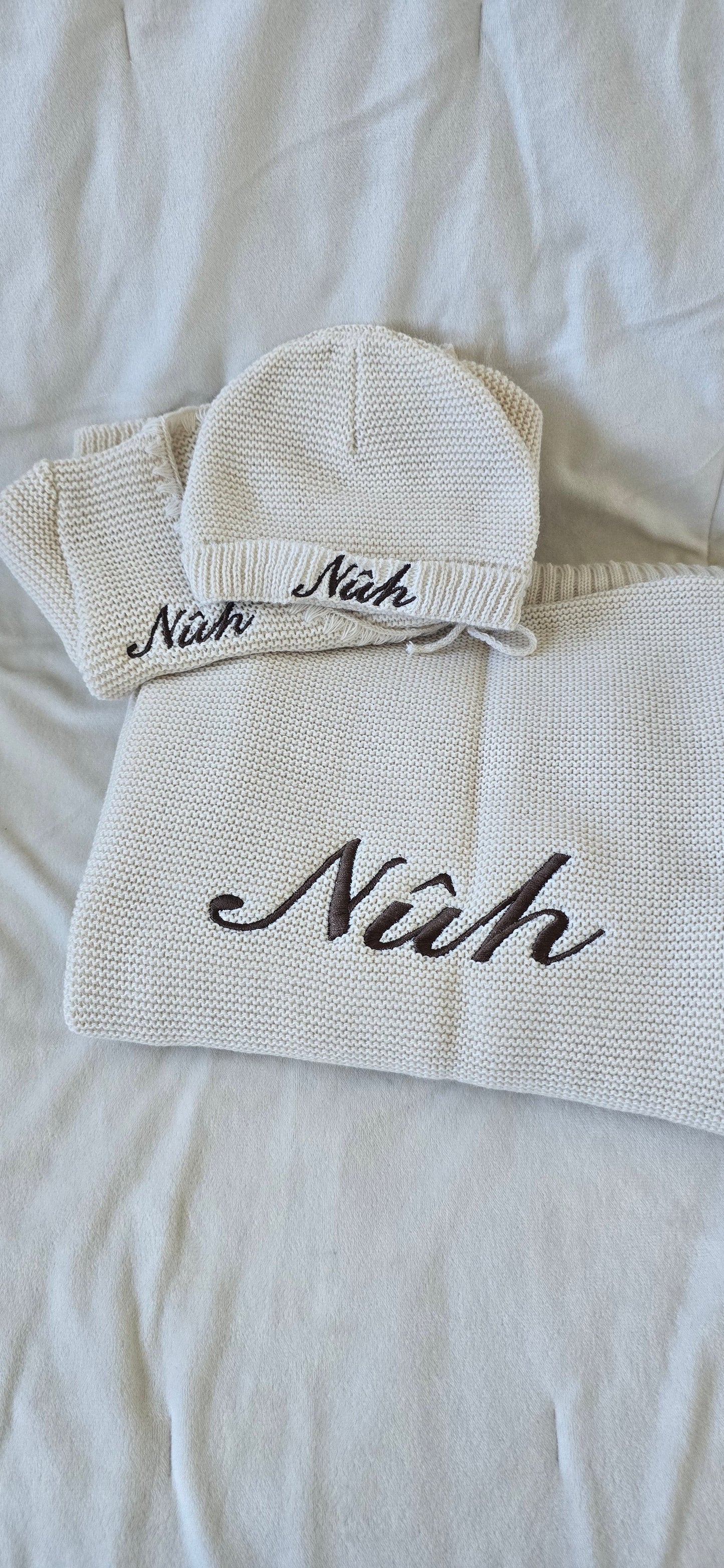 Pack naissance - Ensemble en maille et couverture assortie brodés avec prénom LMJbroderies ! cadeau personnalisé 