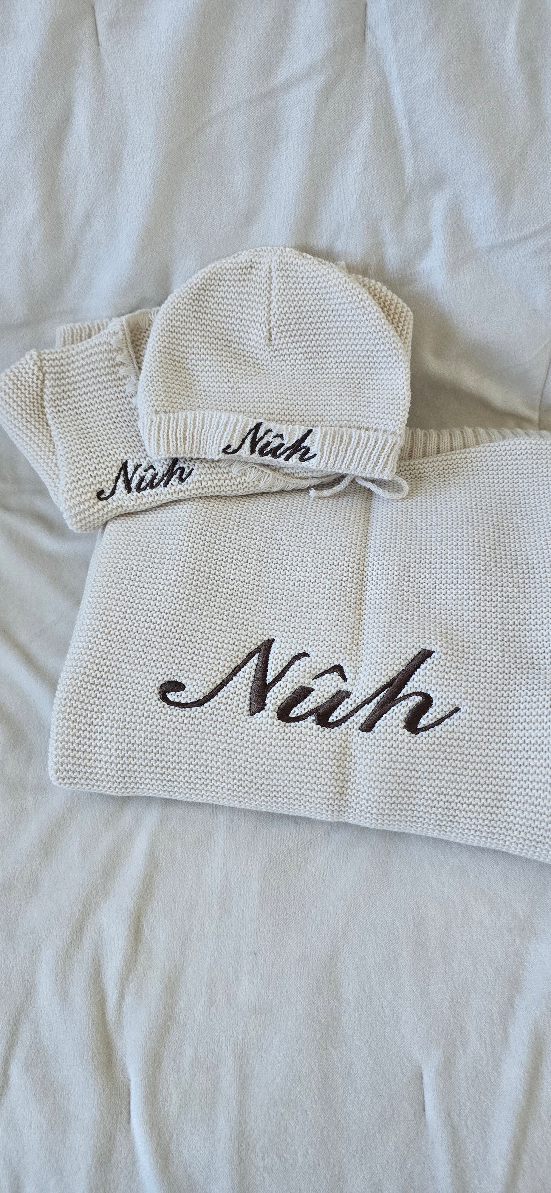 Pack naissance - Ensemble en maille et couverture assortie brodés avec prénom LMJbroderies ! cadeau personnalisé 