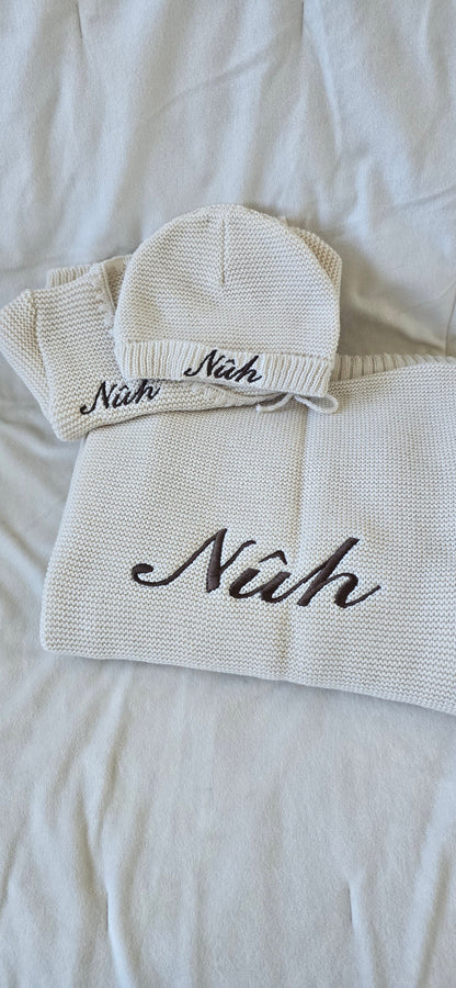 Pack naissance - Ensemble en maille et couverture assortie brodés avec prénom LMJbroderies ! cadeau personnalisé 