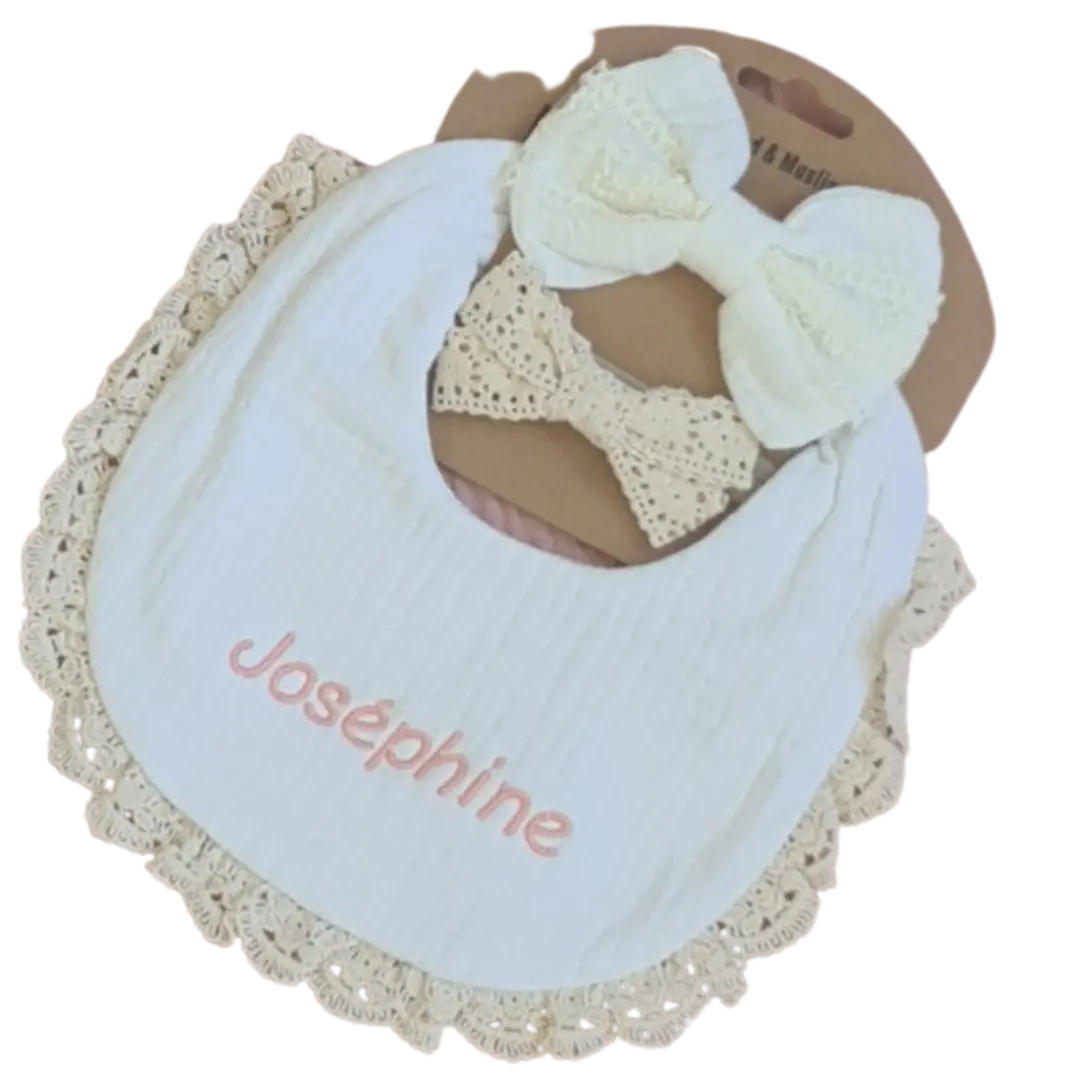 Bavoir gaze de coton dentelle brodé personnalisé prénom bébé