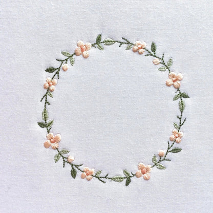 Motif couronne fleurie LMJbroderies ! cadeau personnalisé 