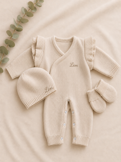 Ensemble combinaison naissance bébé personnalisé en maille – 3 pièces LMJbroderies ! cadeau personnalisé 