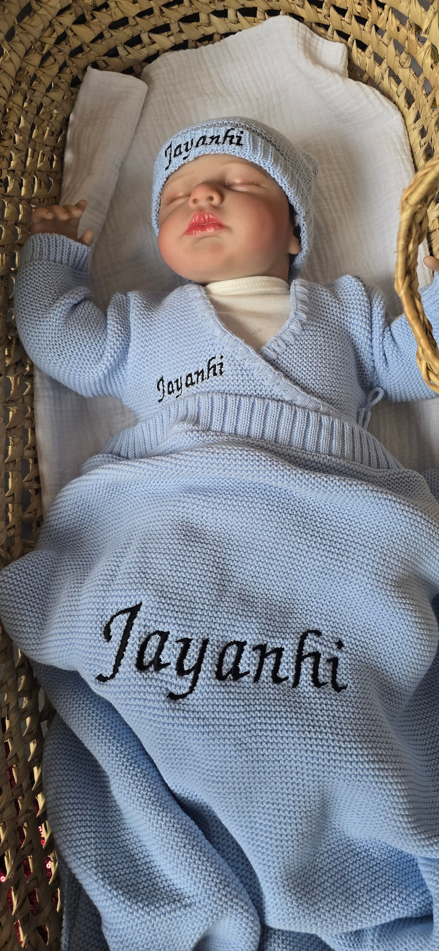 Pack naissance - Ensemble en maille et couverture assortie brodés avec prénom LMJbroderies ! cadeau personnalisé 