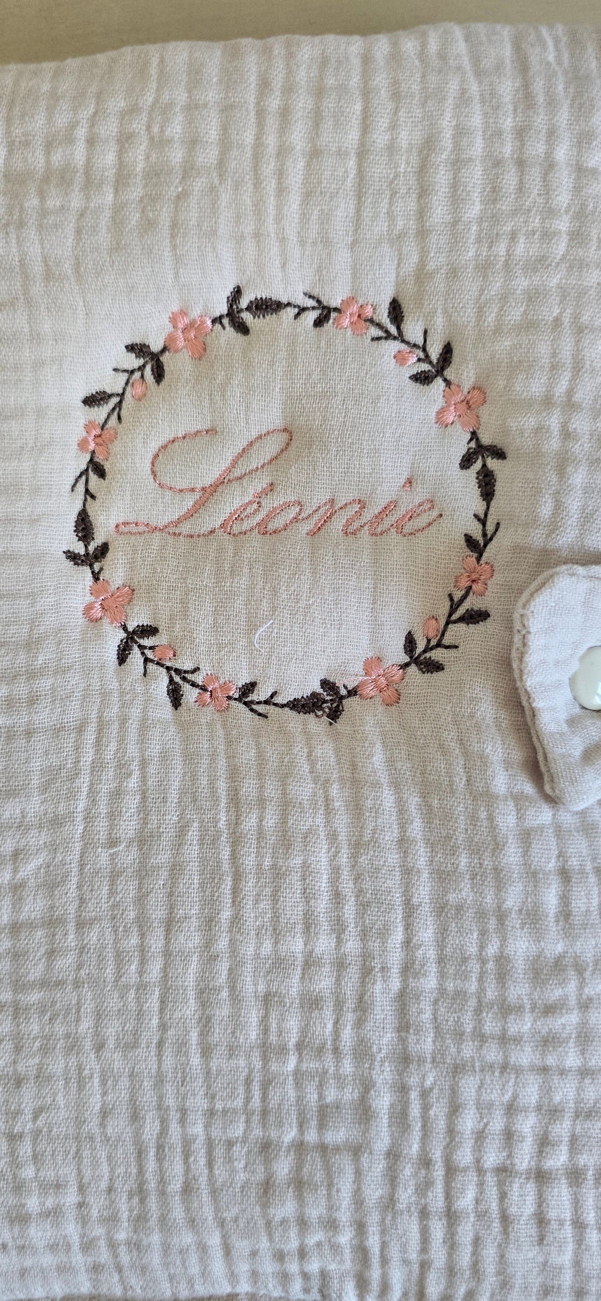 Motif couronne fleurie LMJbroderies ! cadeau personnalisé 