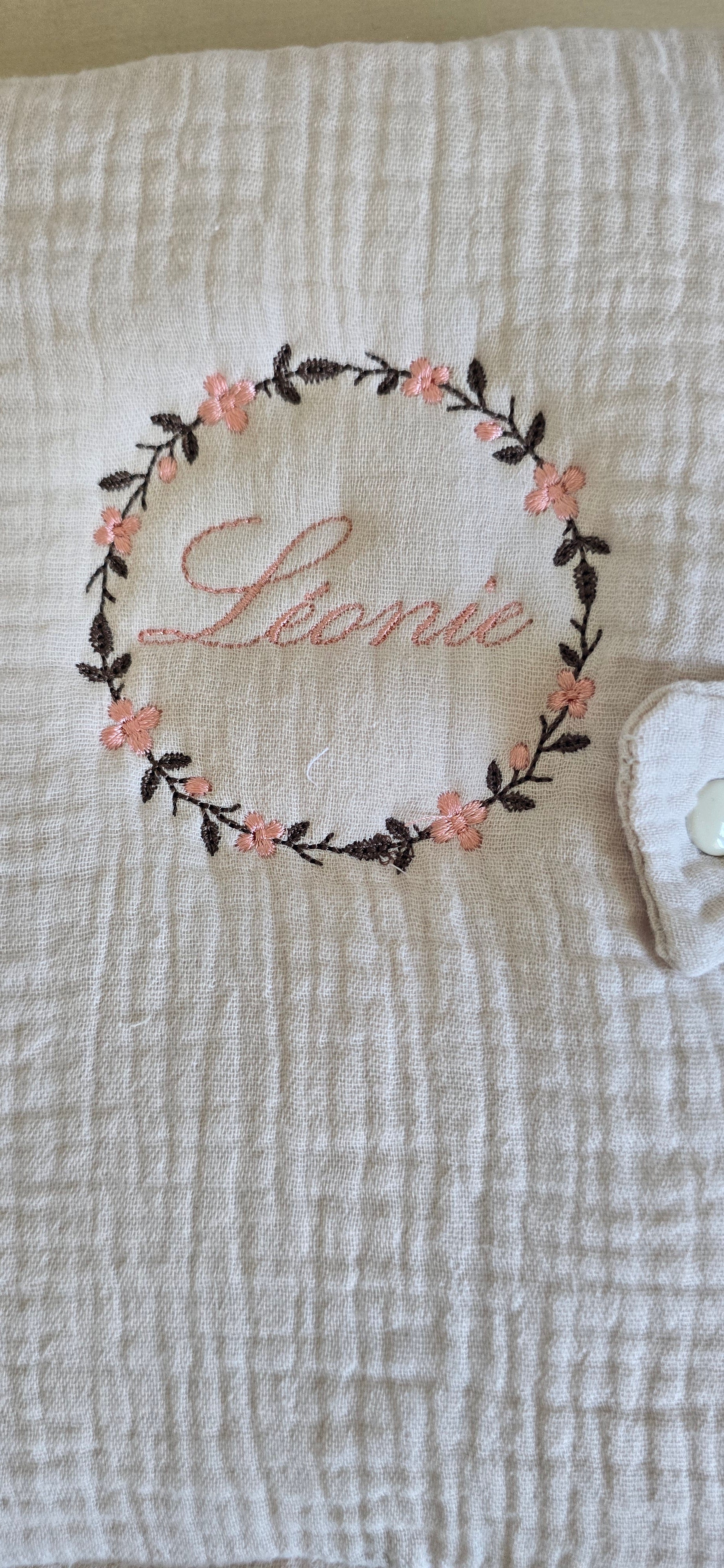Motif couronne fleurie LMJbroderies ! cadeau personnalisé 